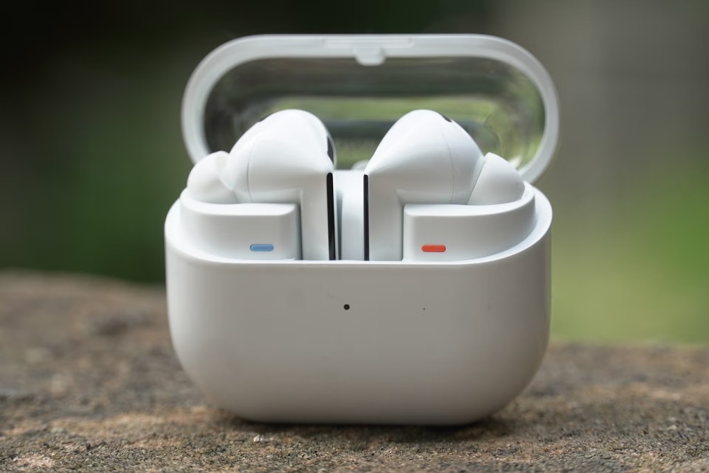 AirPods 4 Pro